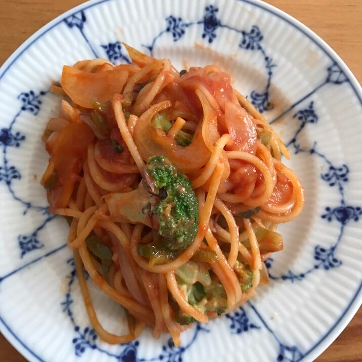 野菜たっぷりトマトソースパスタ